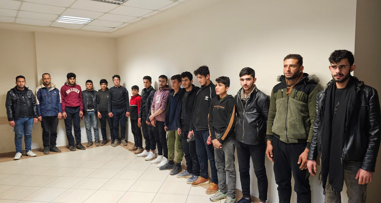 İskenderun’da 16 kaçak göçmen, polis ekiplerince yakalandı