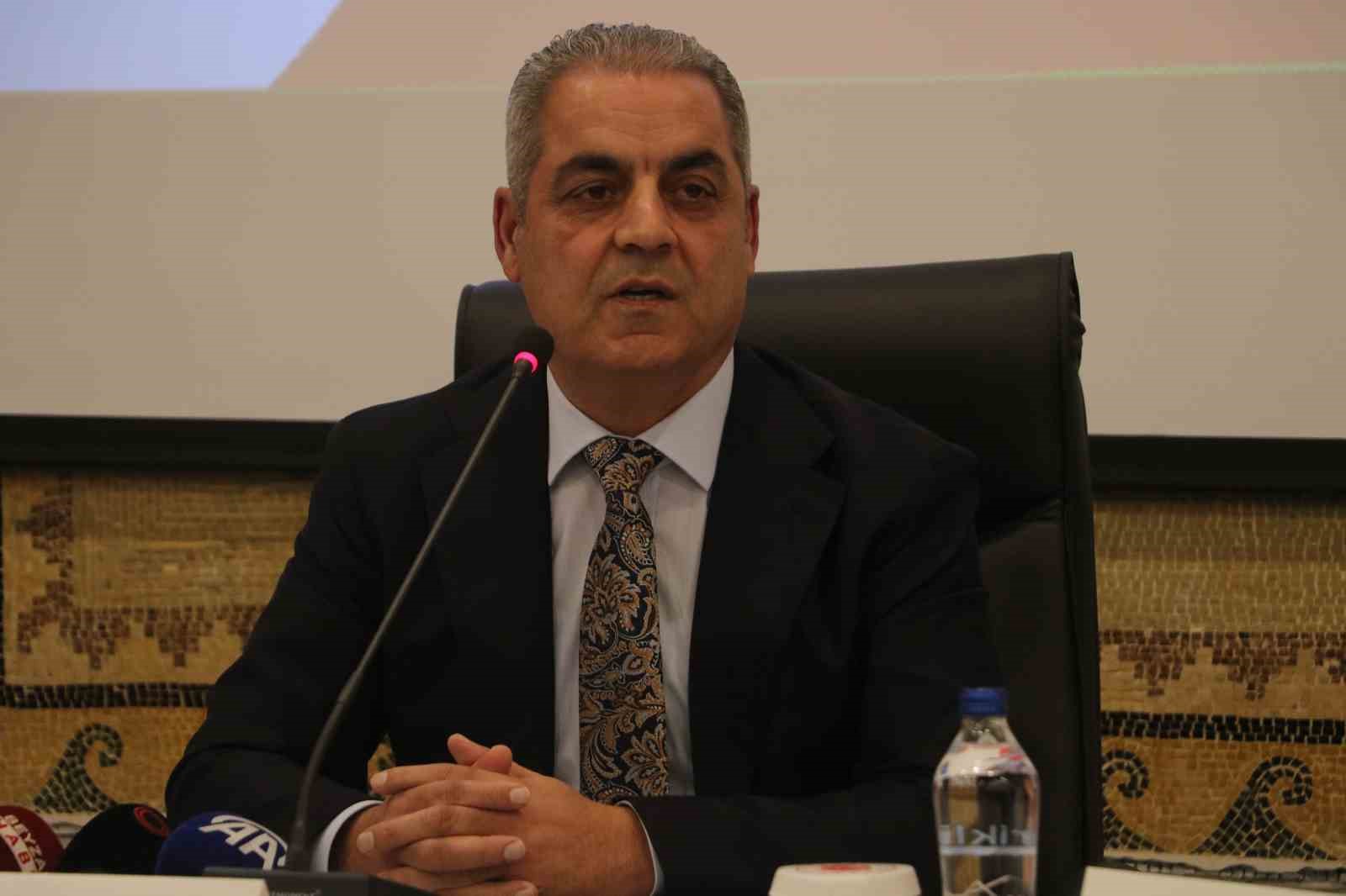 ENKAZDAN ÇIKARILAN 193 CESET DNA EŞLEŞMESİ YAPILAMADIĞINDAN YAKINLARINA TESLİM EDİLEMEDİ ÖLÜMLERİN YAŞANDIĞI BİN 759 BİNADAN 975’İNİN RUHSATSIZ OLDUĞU ORTAYA ÇIKTI HATAY CUMHURİYET BAŞSAVCISI AHMET ÇELİKKOL: "DEPREMDE HATAY’DA YAKINLARINA ULAŞAMAYAN KİŞİLER VARSA, İLGİLİ KİŞİLERİN EN YAKIN ADLİYEYE BAŞVURARAK DNA İNCELEMESİ VE BİYOLOJİK ÖRNEK ALINMASI İÇİN MÜRACAAT ETMELERİ GEREKMEKTEDİR”