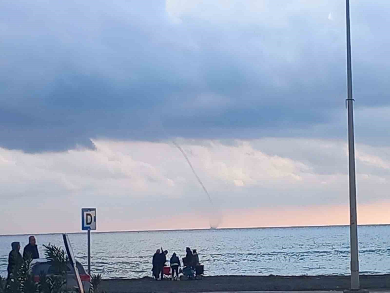 Akdeniz’de oluşan 2 hortum cep telefonuyla görüntülendi