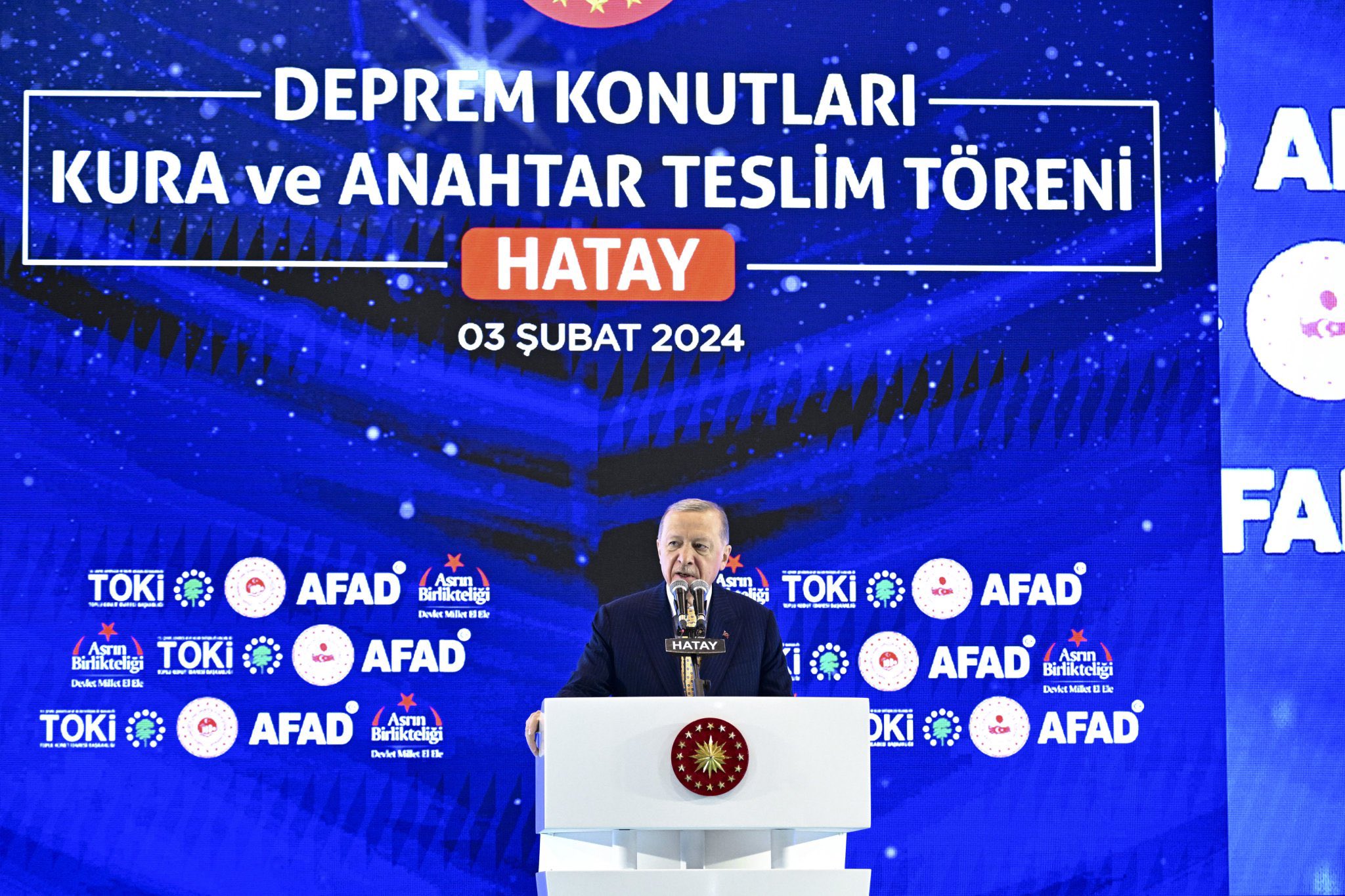 Cumhurbaşkanı Erdoğan”Hükümetimizin gündeminin değişmez ilk maddesi depremde yıkılan şehirlerimizin yeniden inşası ve ihyasıdır”