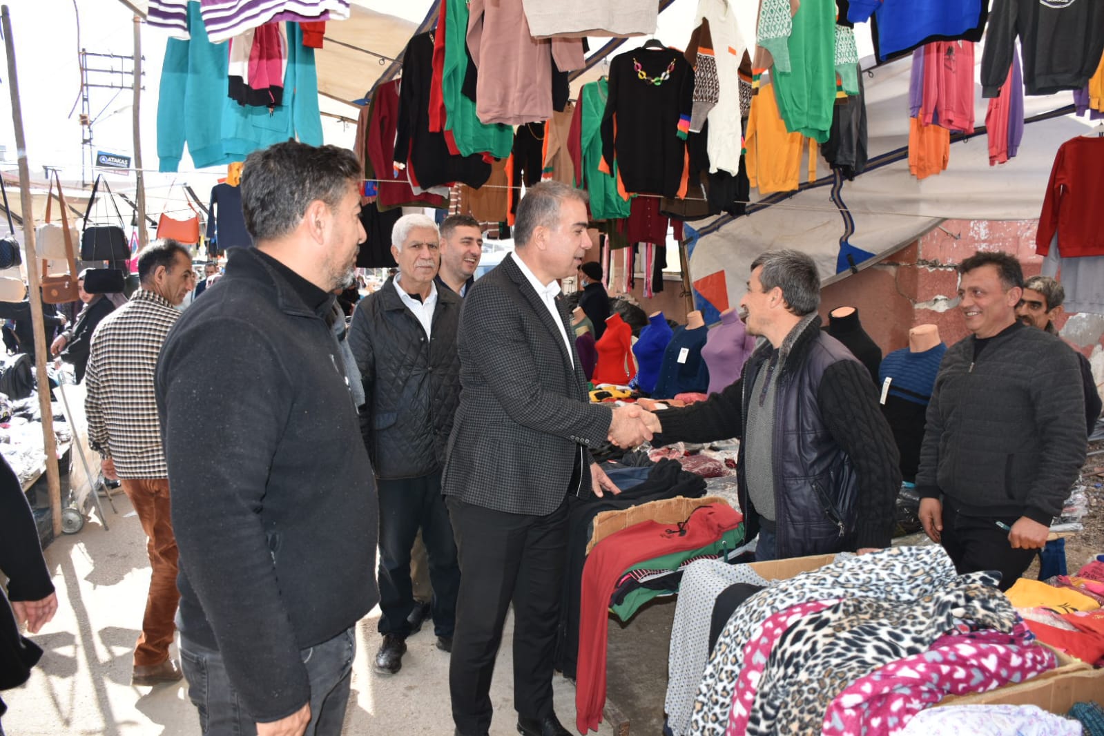 ÖMER ERDAL ÇELİK PAZAR ESNAFLARINI ZİYARET ETTİ