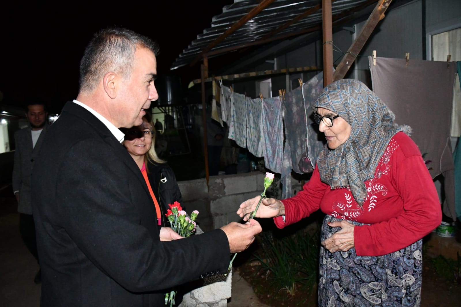 ÖMER ERDAL ÇELİK SEVGİSİ SOĞUK HAVAYA MEYDAN OKUTUYOR