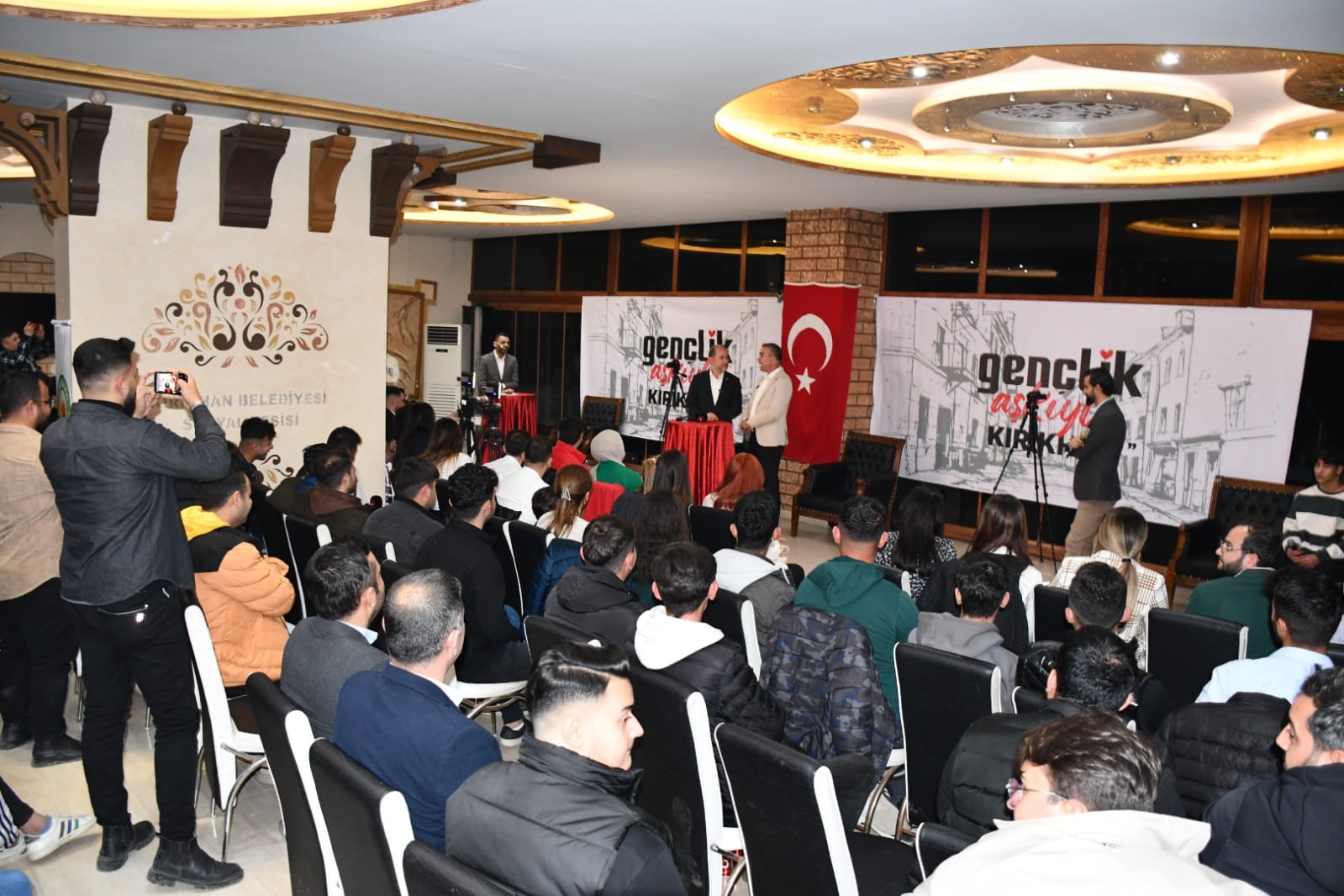 ÖMER ERDAL ÇELİK VE GENÇLERDEN GÖRKEMLİ BULUŞMA