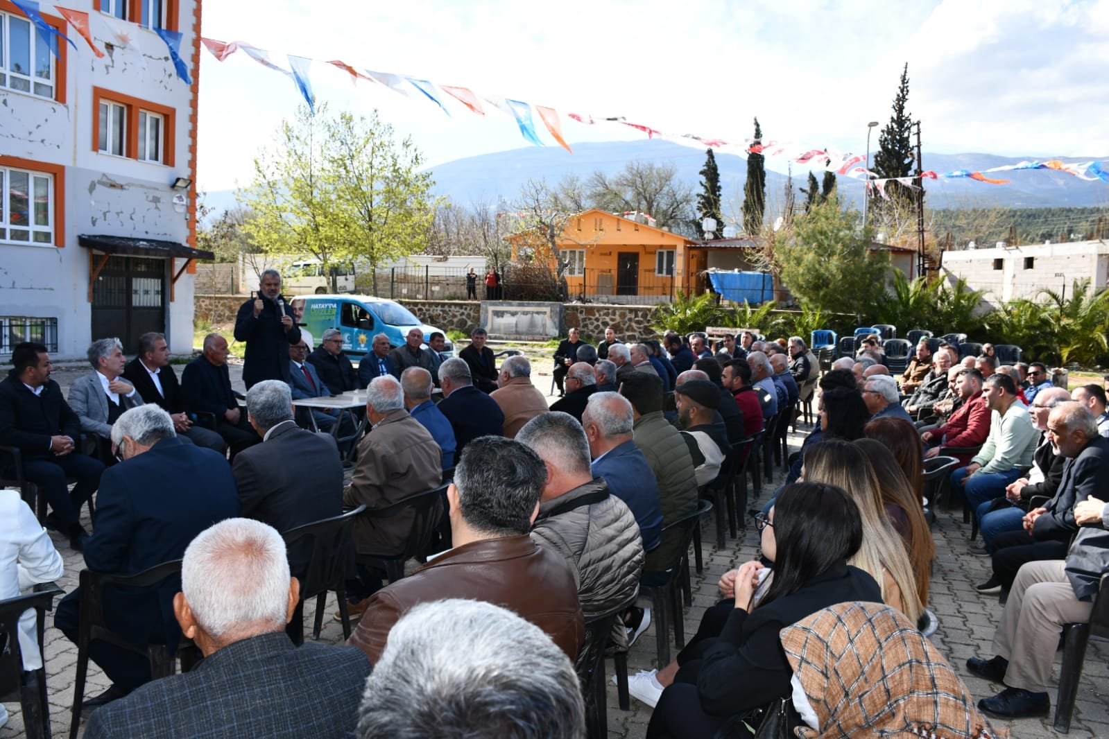 ÖNTÜRK VE ÇELİK KÖYLERE ÇIKARTMA YAPTI