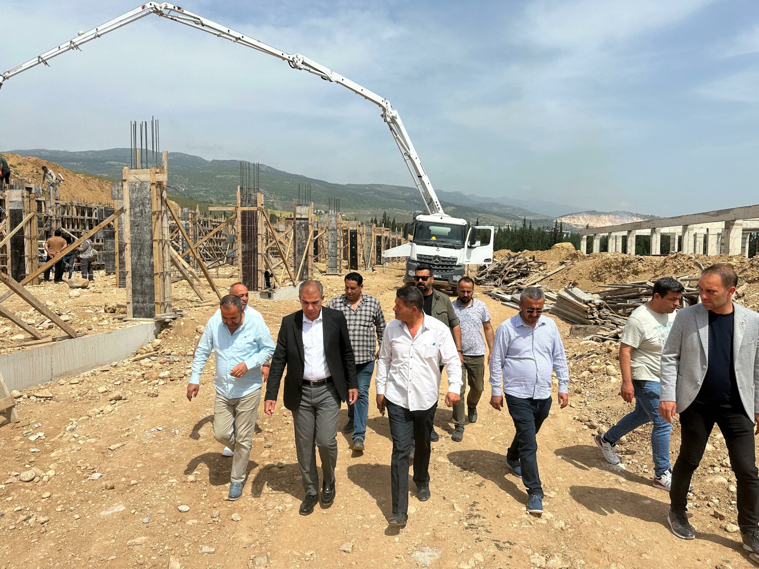 ÇELİK ” KIRIKHAN’IN SORUNLARINI BİLİYORUZ, ÇÖZÜMLERİNİ DE BİLİYORUZ”