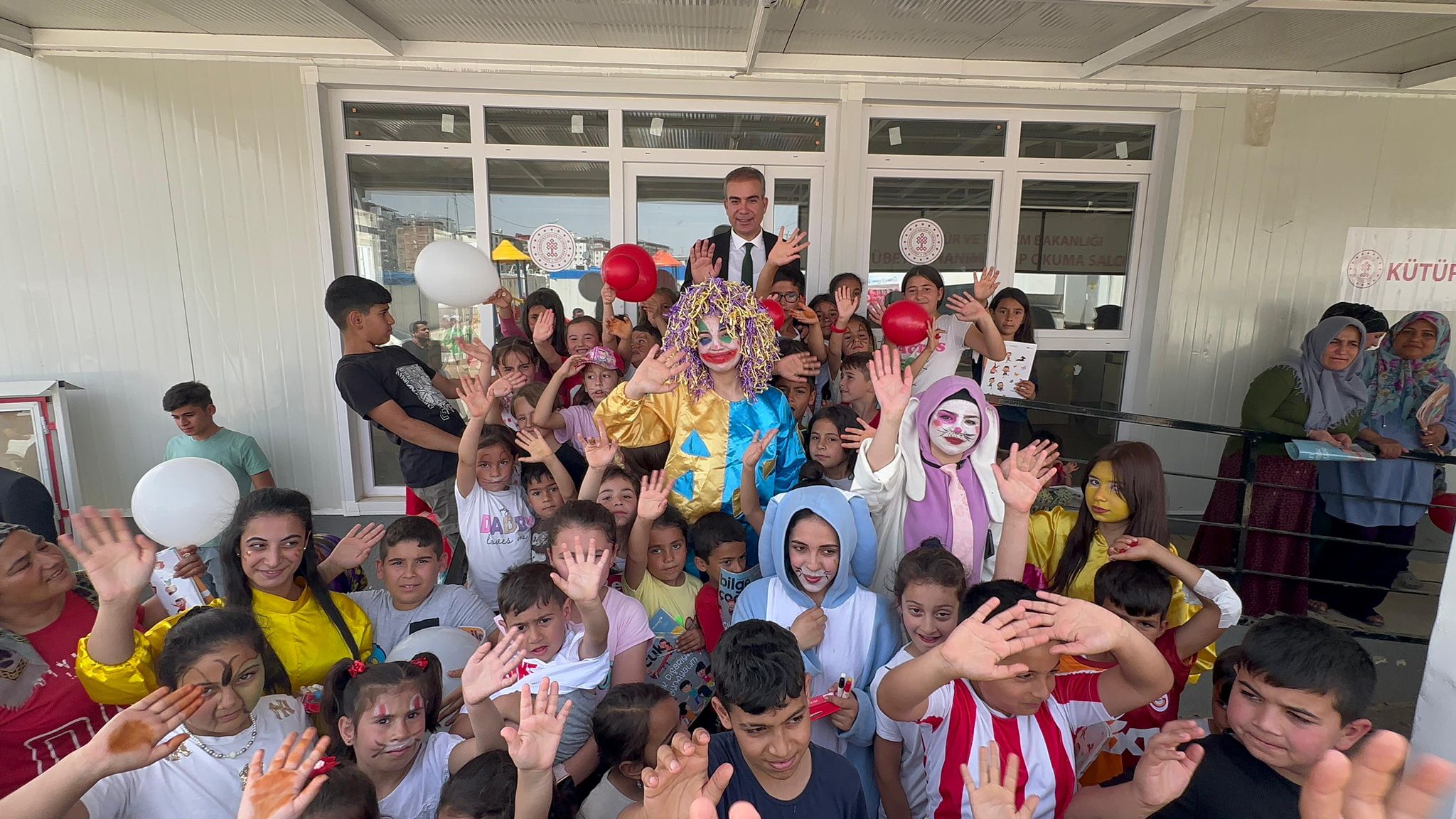 BAŞKAN ÇELİK ÇOCUKLARLA ÇOCUKLAR GİBİ ŞENDİ