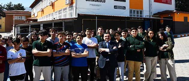 YILMAZ ÖĞRENCİLERE TECRÜBELERİNİ ANLATTI