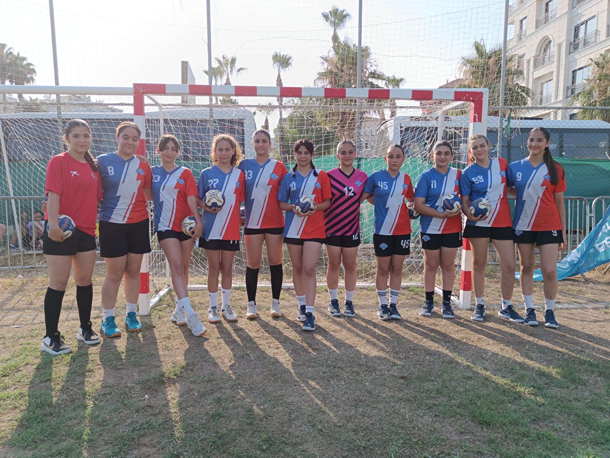 İSKENDERUN BELEDİYESİ HENTBOL TAKIMI LİDERLİĞE YÜKSELDİ
