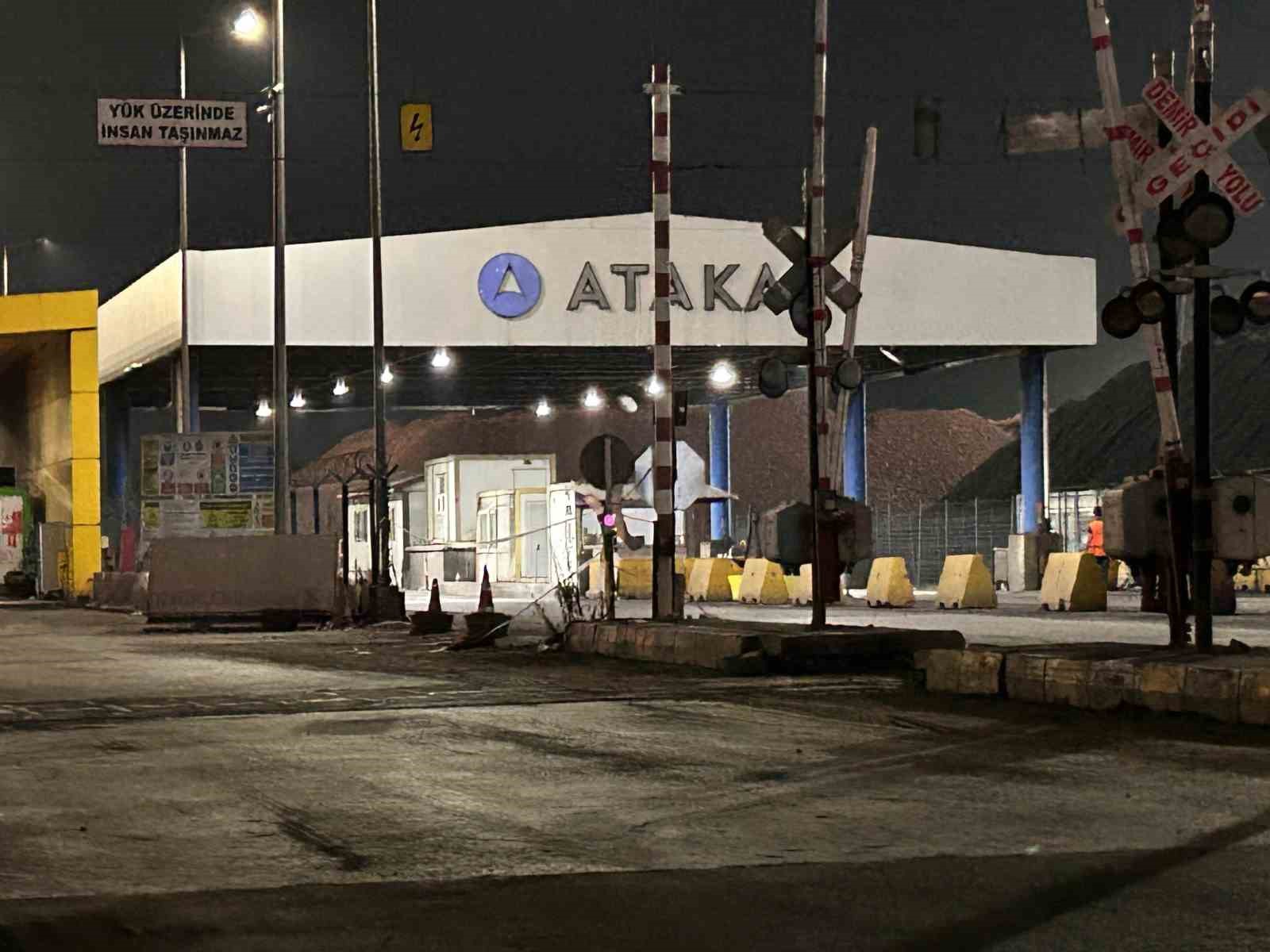 ATAKAŞ LİMANI'NDA GEMİ YANGINI