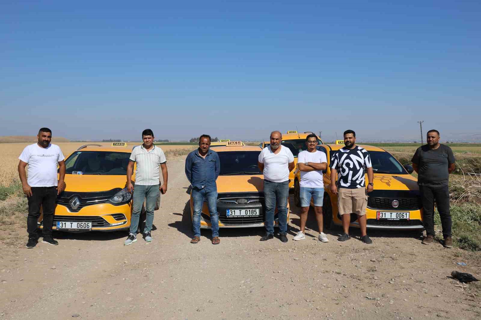 DEPREMZEDE TAKSİCİLERİN KORSAN TAKSİ ÇİLESİ TAKSİCİ YUNUS SÖKER: “VATANDAŞ CANINI 3-5 LİRA İÇİN HİÇE SAYMASIN”
