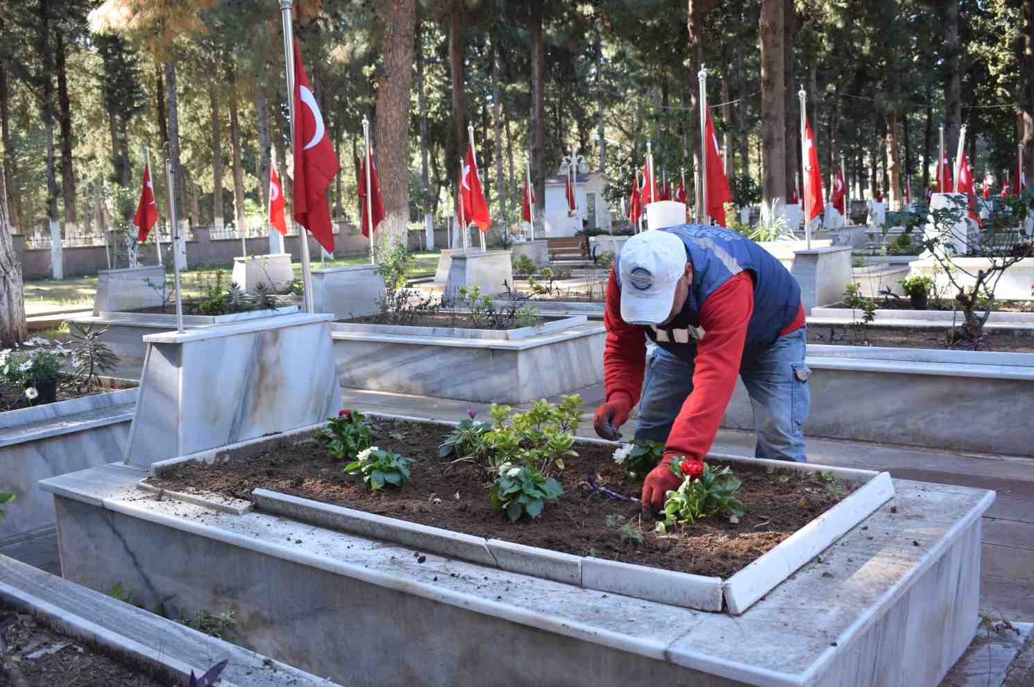 HBB’DEN MEZARLIKLARDA DÜZENLİ BAKIM