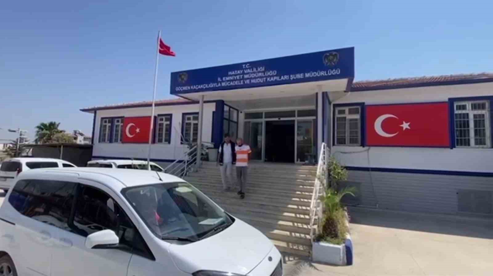 HATAY’DA GÖÇMEN KAÇAKÇISI TUTUKLANDI