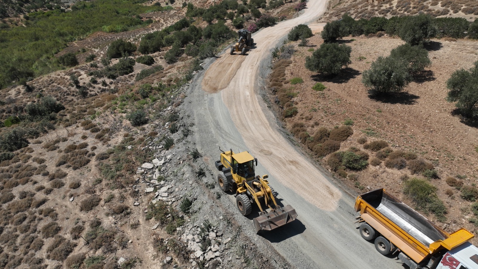 BELEN ÇAKALLI-TOPBOĞAZI ARASINDAKİ 7,5 KM’LİK YOL YENİLENİYOR