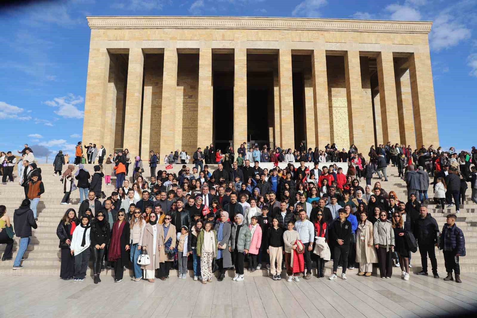 DEPREMZEDE ÇOCUKLAR, ‘YÜREĞİMİZDEKİ IŞIK’ PROJESİ KAPSAMINDA ANKARA’YI GEZDİLER