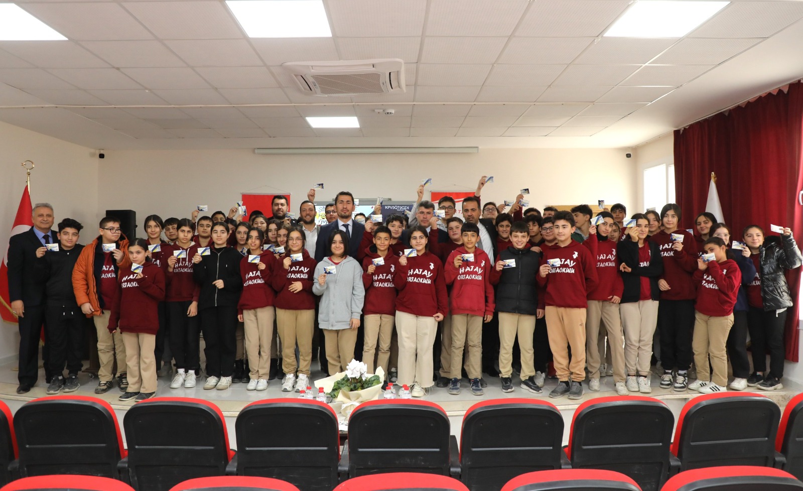 HBB, 20 BİN ÖĞRENCİYE ÜCRETSİZ ONLİNE EĞİTİM KARTI DAĞITTI