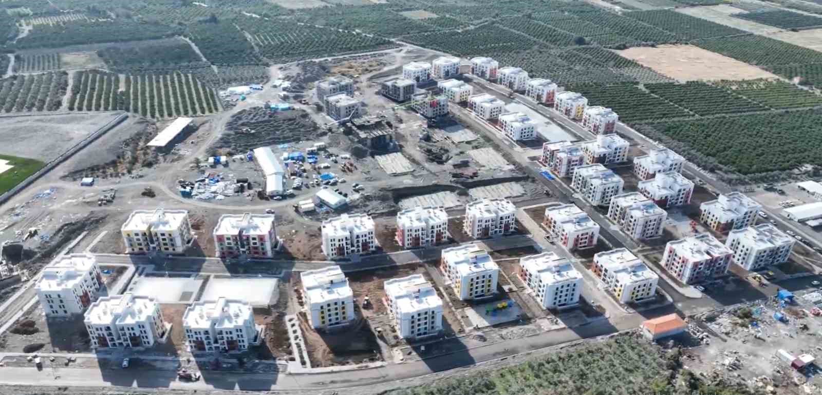 ERZİN’DE DEPREM KONUTLARI YÜKSELİYOR