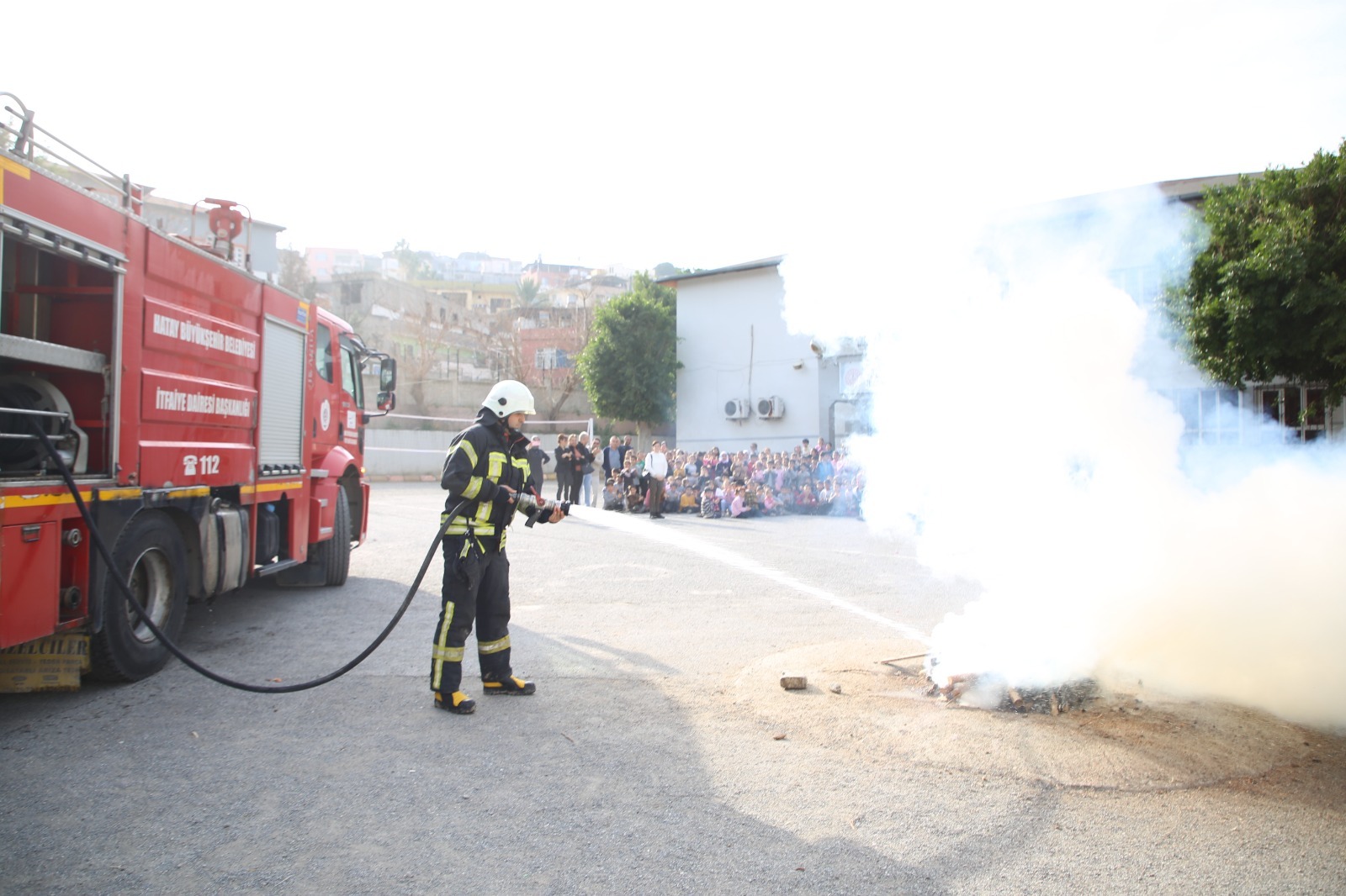 HBB İTFAİYESİ’NDEN MİNİK ÖĞRENCİLERE YANGIN EĞİTİMİ