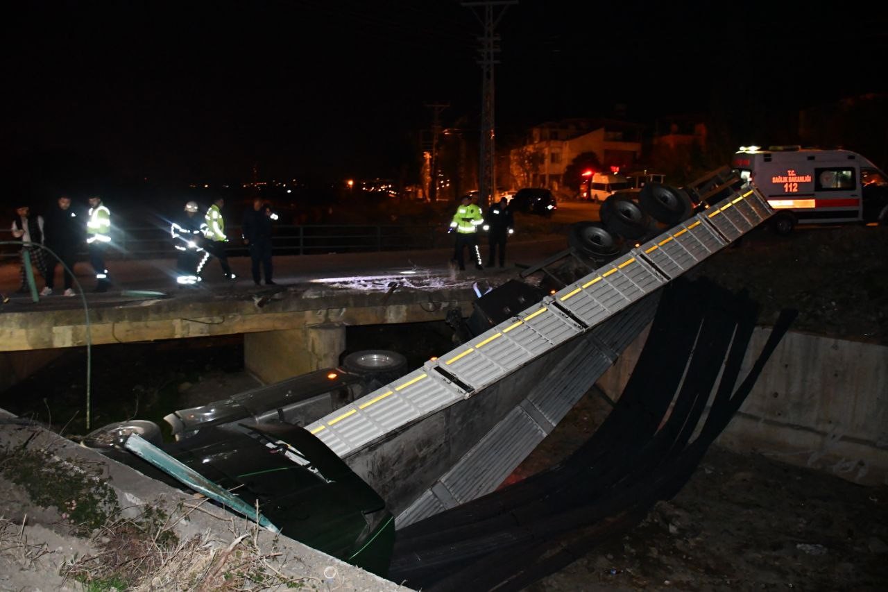 KÖPRÜDEN UÇAN TIRIN SÜRÜCÜSÜ ARACI BIRAKIP KAYIPLARA KARIŞTI