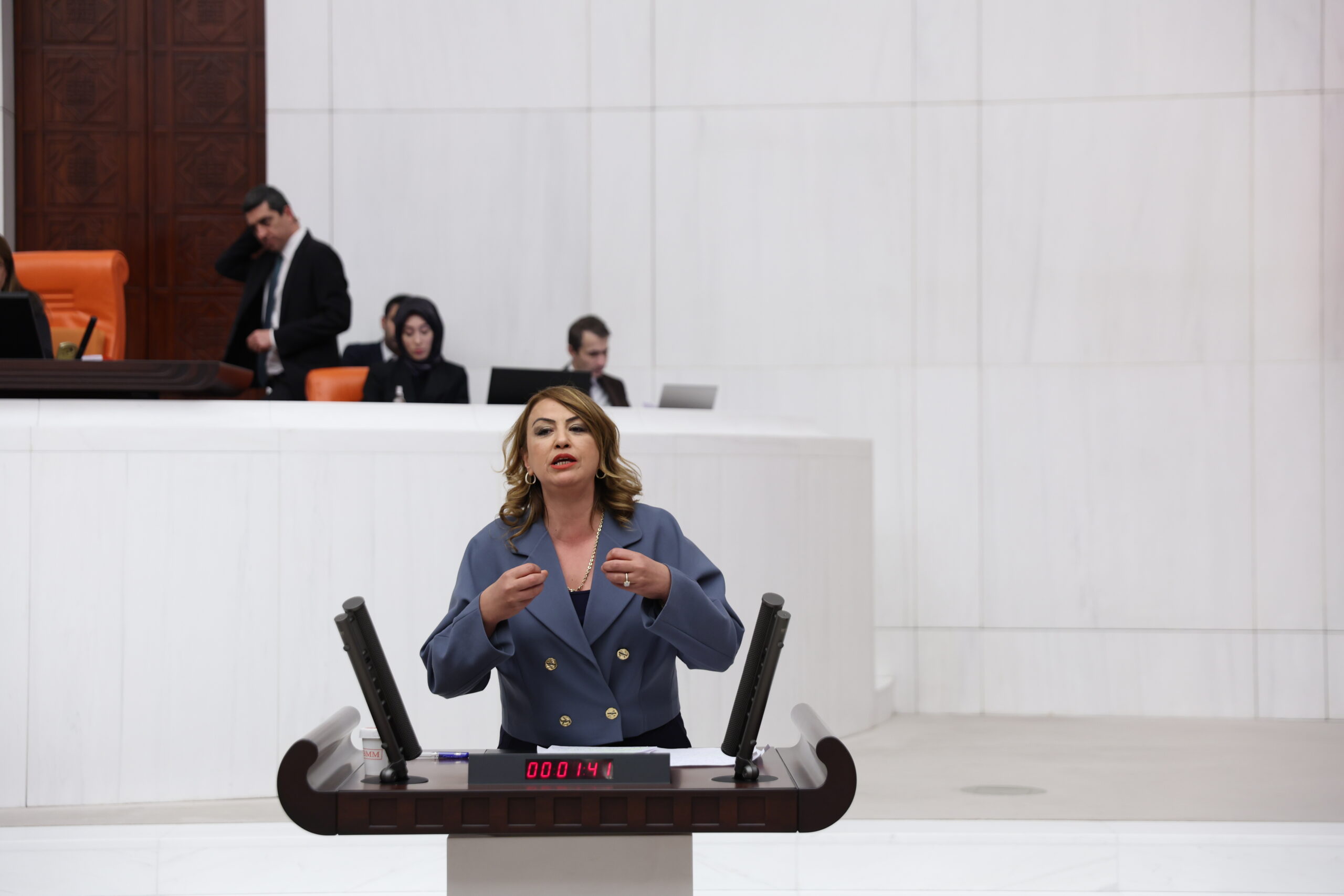 KARA “VETERİNER HEKİMLERİN EŞİTLİK TALEBİ GÖRMEZDEN GELİNİYOR “