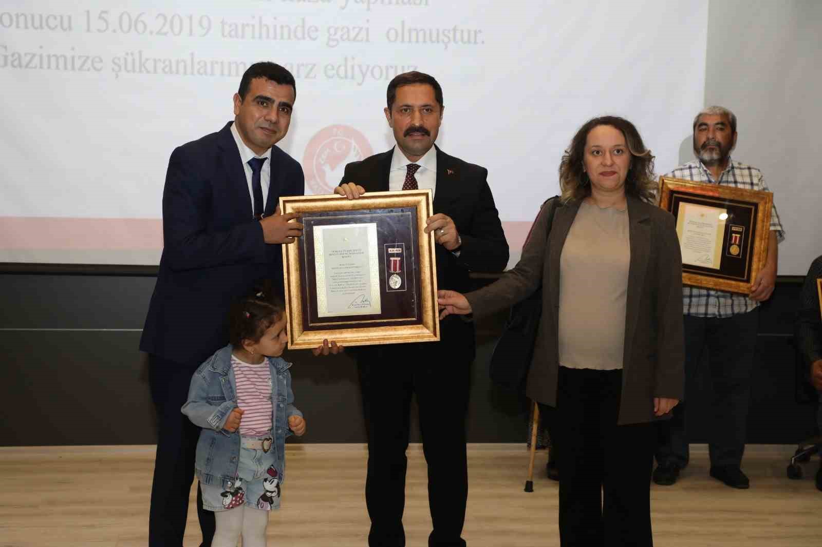 Hatay’da devlet övünç madalyası takdimi yapıldı