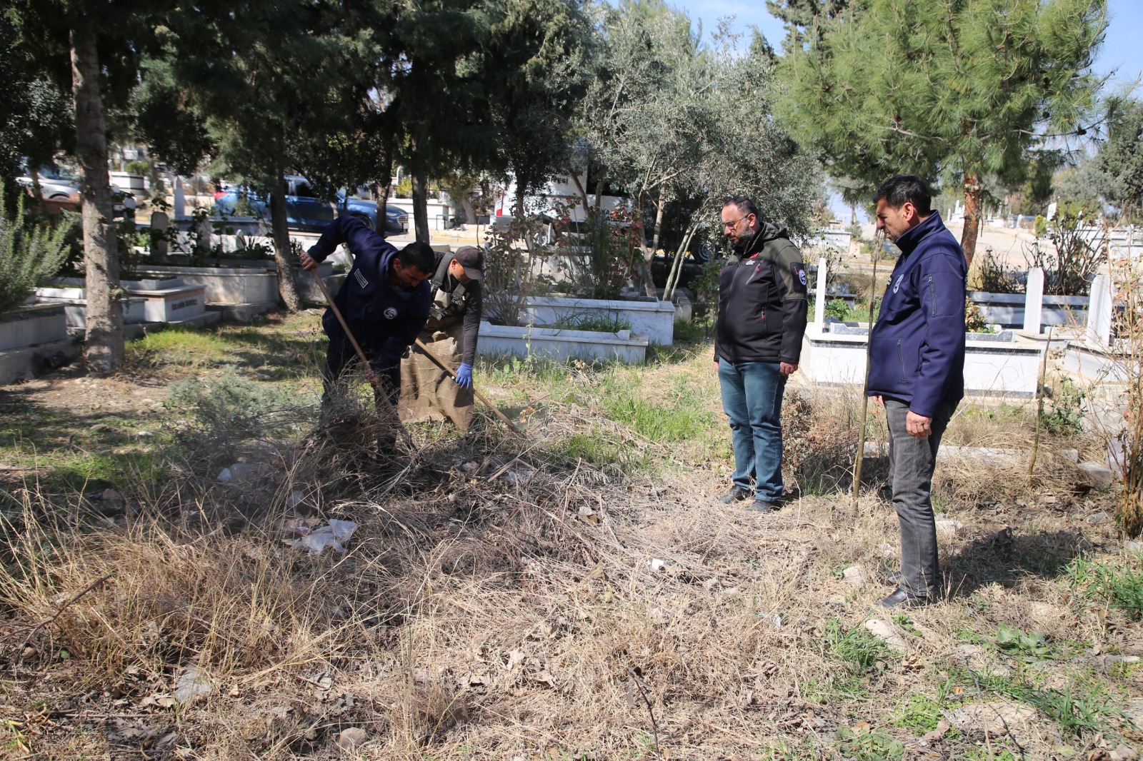 MEZARLIKLAR RAMAZAN BAYRAMINA HAZIRLANIYOR