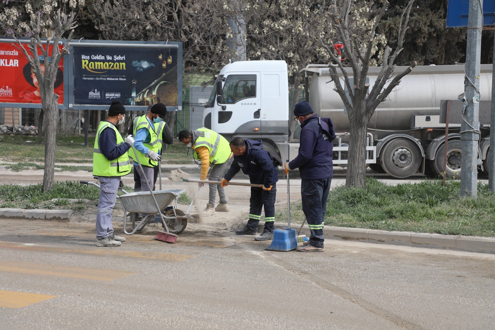 HBB’NİN TEMİZLİK ÇALIŞMALARI GECE VE GÜNDÜZ SÜRÜYOR
