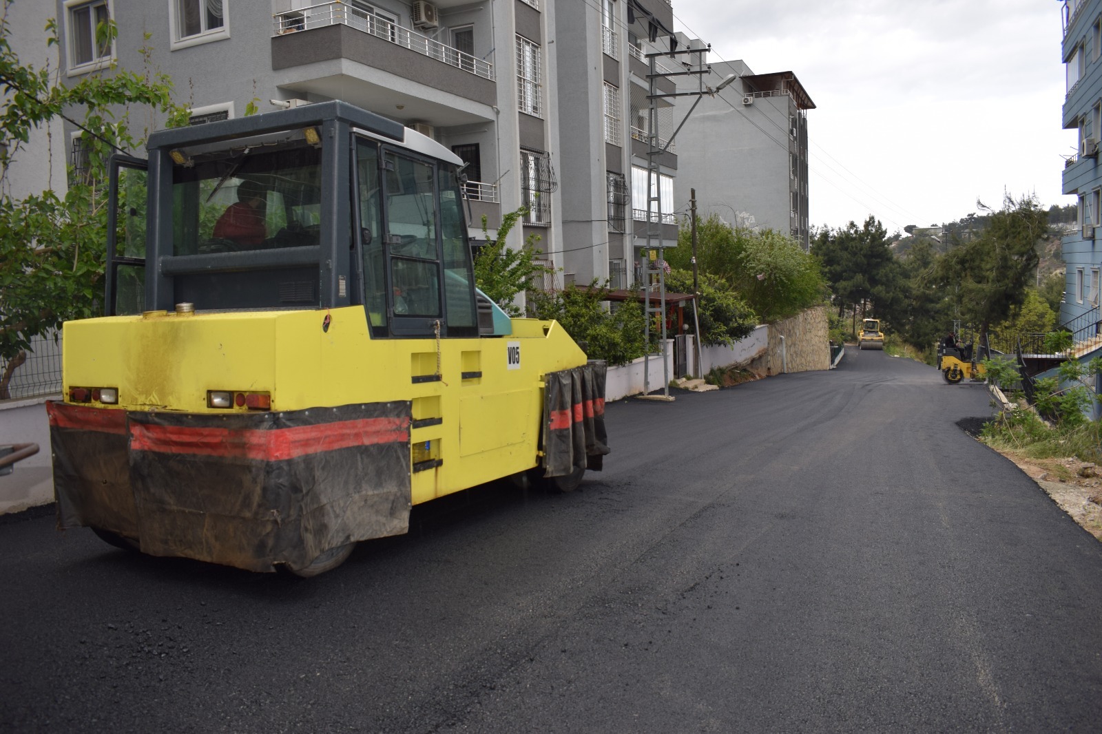 BELEN İLÇESİNDE ASFALT ÇALIŞMALARI SÜRÜYOR