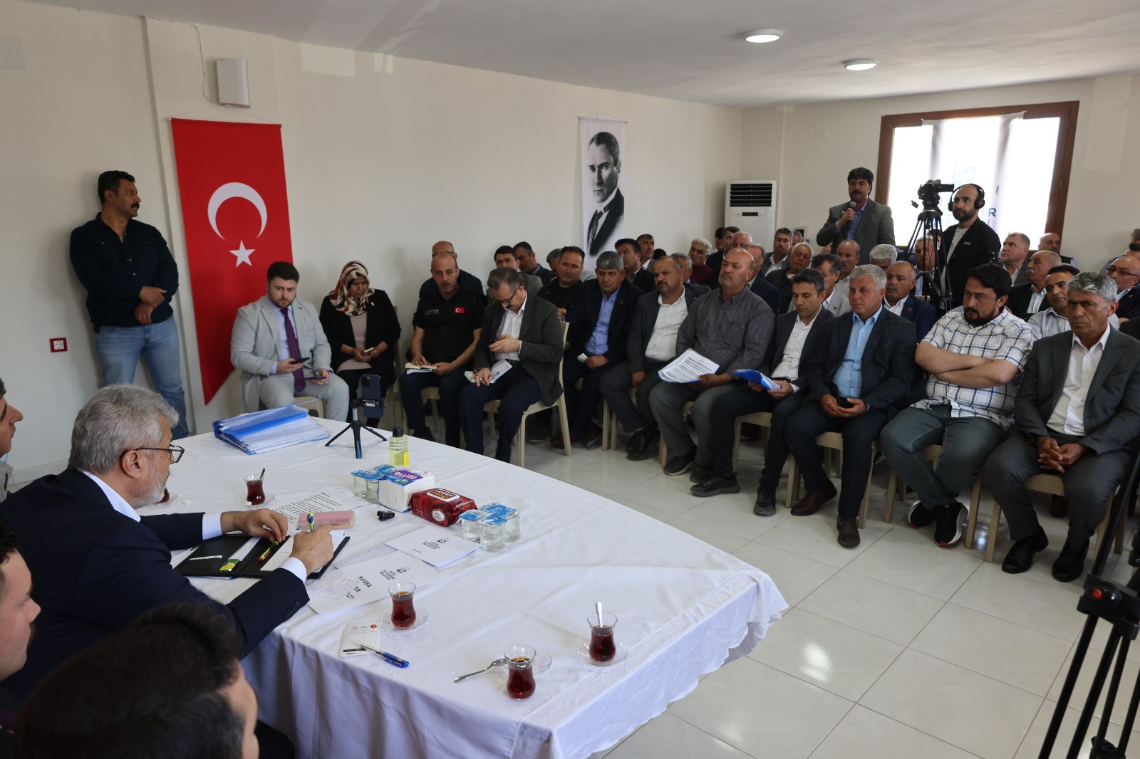 BAŞKAN ÖNTÜRK HASSALI MUHTARLARI DİNLEDİ