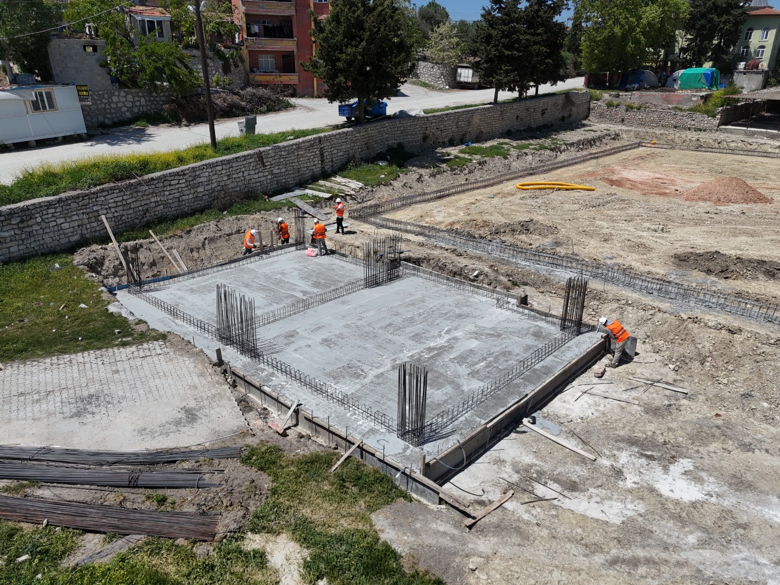 HBB’DEN ALTINÖZÜ’NE BİR HALI SAHA DAHA