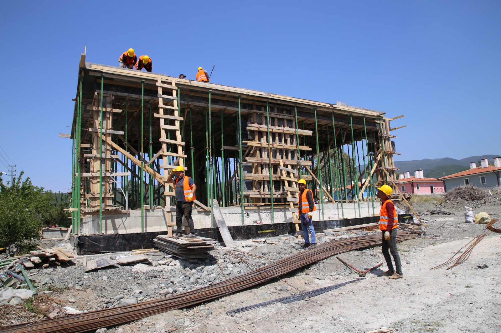 HBB’DEN ERZİN’E HALI SAHA PROJESİ