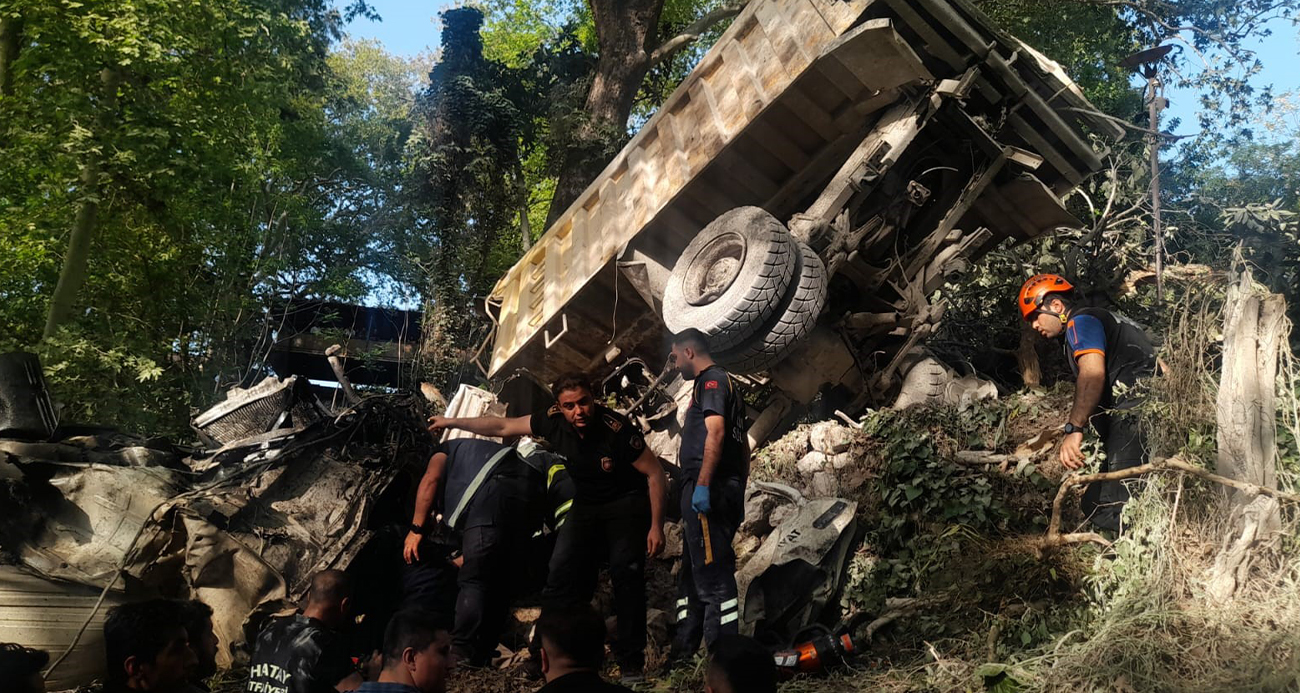 Freni patlayan hafriyat kamyonu dehşet saçtı: 1 ölü, 1 yaralı