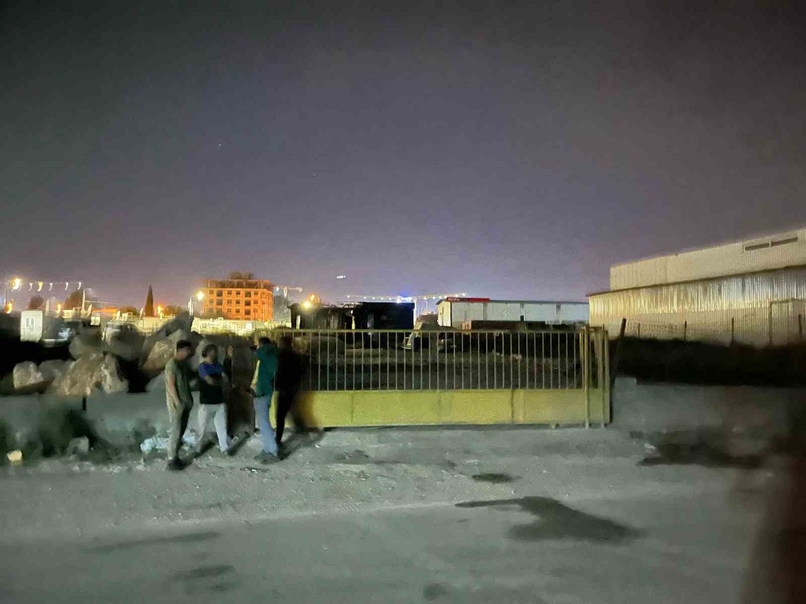 Hurdacı dükkanı alevlere teslim oldu