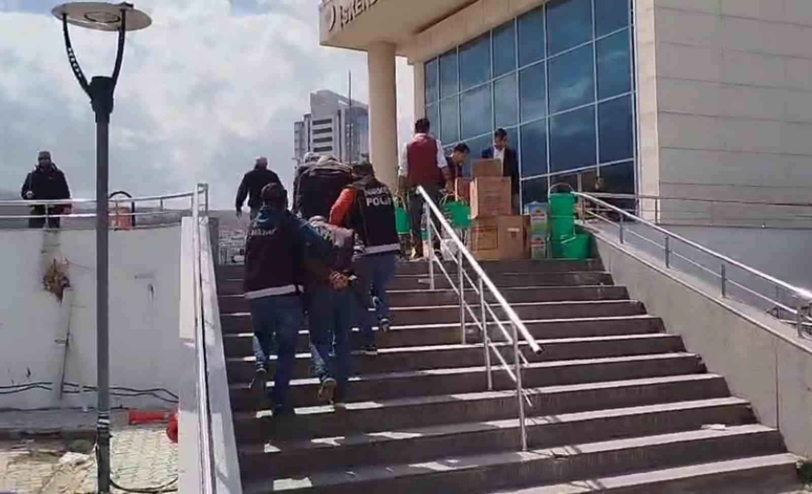 İskenderun’da uyuşturucu ticareti yapan 5 kişi tutuklandı