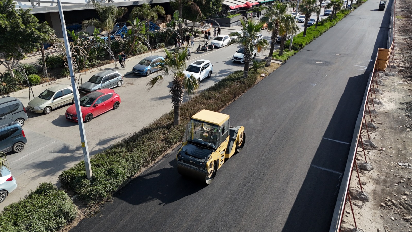 HBB, İSKENDERUN SAHİL YOLUNU ASFALTLAMAYA BAŞLADI