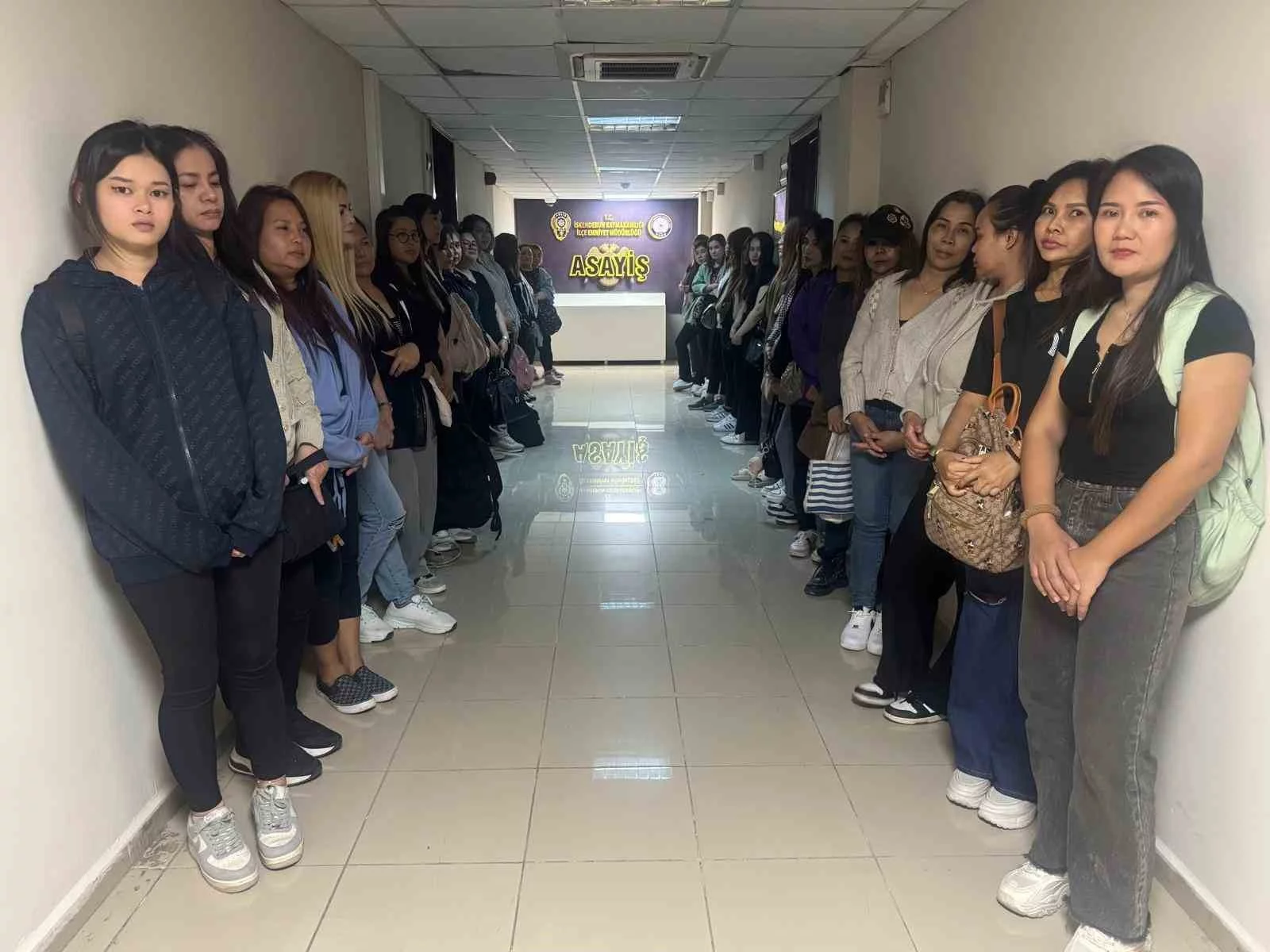 SPA VE MASAJ SALONLARINDA KAÇAK ÇALIŞTIRILAN 36 YABANCI UYRUKLU KADIN YAKALANDI