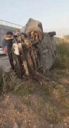 TAKLA ATAN ATARAK YAN YATAN OTOMOBİLDEKİ 4 KİŞİ YARALANDI