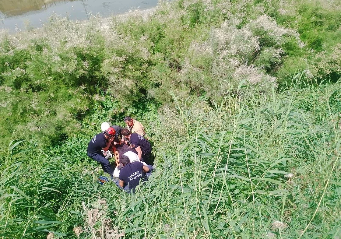 ASİ NEHRİ YATAĞINA UÇAN MOTOSİKLETİN SÜRÜCÜSÜ YARALANDI