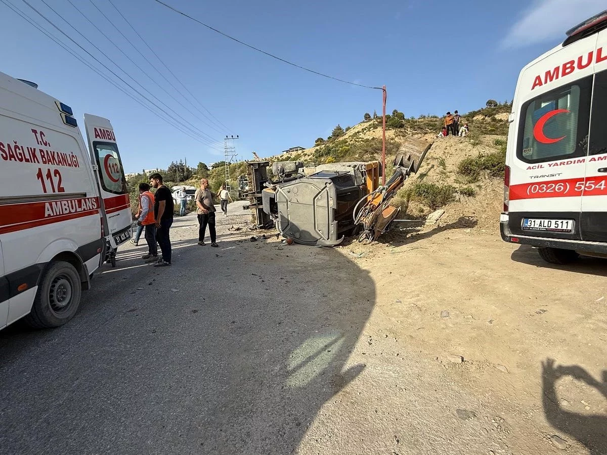 HATAY'DA TRAFİK KAZASI: 3 YARALI
