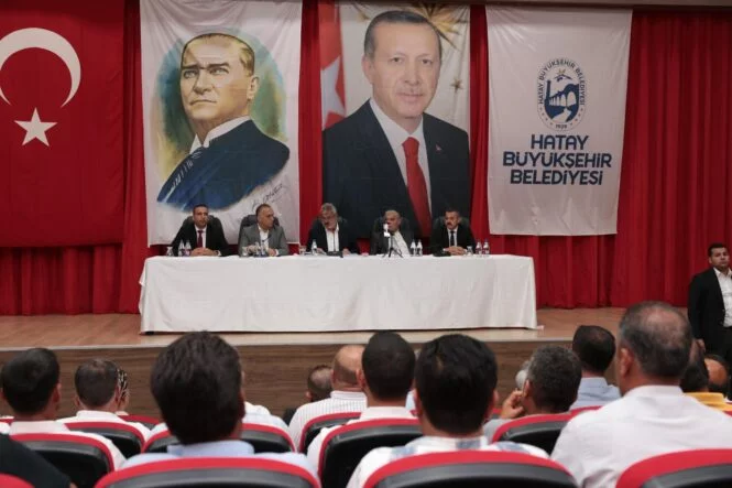 BAŞKAN ÖNTÜRK, ALTINÖZÜ’NDE MUHTARLARLA İSTİŞARE ETTİ