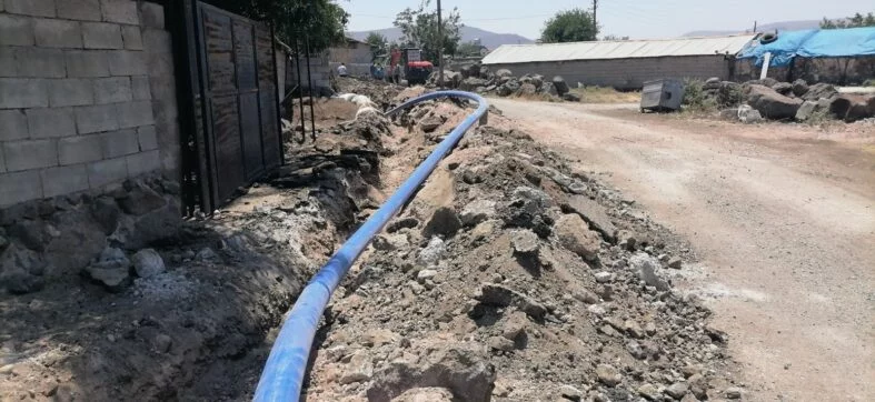 KIRIKHAN DEMİRKONAK’IN SU SORUNU SONA ERDİ