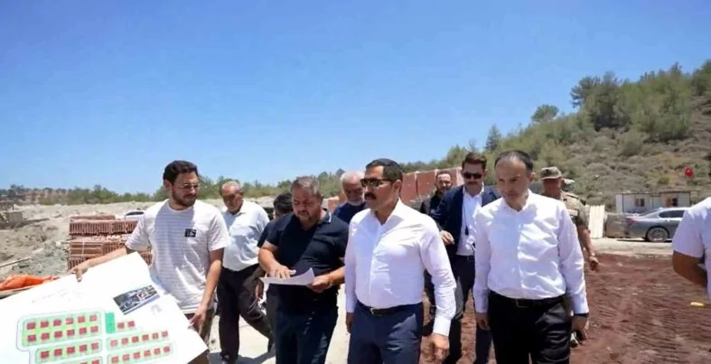 ARSUZ’DA AKDENİZ MANZARALI KIRSAL AFET KONUTLARININ İNŞASI SÜRÜYOR