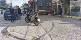 ÇOCUKLARIN KAVGASINA AİLELER DE KARIŞTI, 3 KİŞİ BIÇAKLA YARALANDI