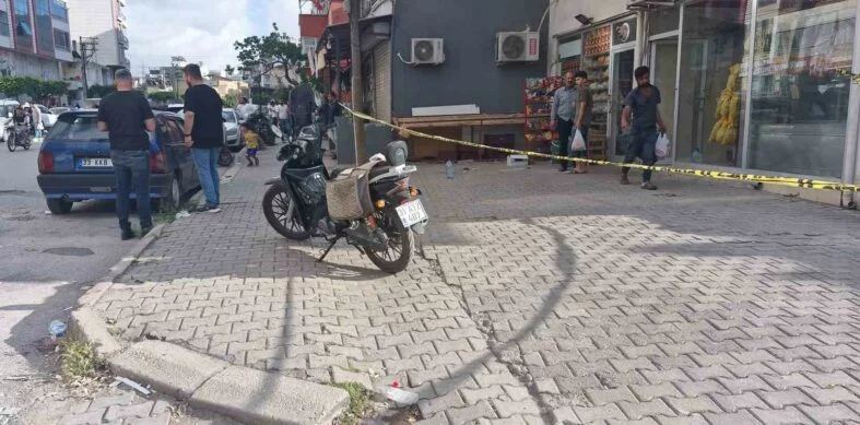 ÇOCUKLARIN KAVGASINA AİLELER DE KARIŞTI, 3 KİŞİ BIÇAKLA YARALANDI