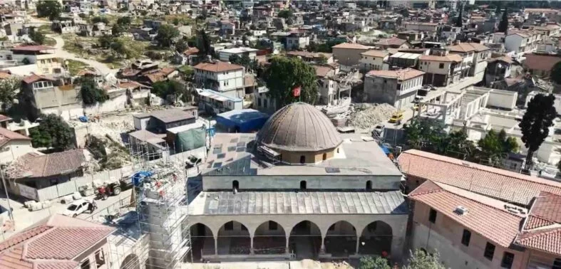 DEPREMİN YIKTIĞI HABİB-İ NECAAR CAMİİ’NDE İHYA ÇALIŞMALARI HIZLA SÜRÜYOR
