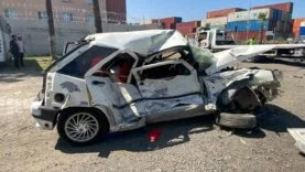 OTOMOBİLLERİN HURDAYA DÖNDÜĞÜ KAZADA 2 KİŞİ YARALANDI