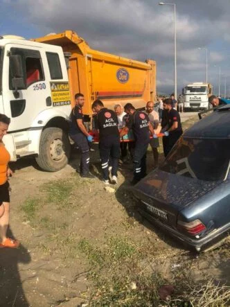 PARK HALİNDEKİ ARACA ÇARPIP KUM TEPESİNE SAPLANDI