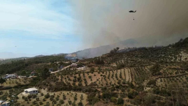 YANGINDA 25'İNCİ SAAT GERİDE KALIRKEN HAVADAN VE KARADAN MÜDAHALE DRONLA GÖRÜNTÜLENDİ