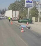 Yolun karşısına geçerken araçların çarptığı yaya can verdi