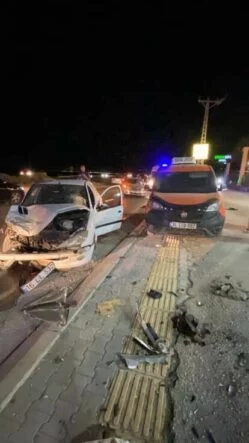 Arsuz’da da iki otomobil çarpıştı: 2 yaralı