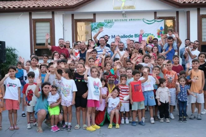 DEFNE BELEDİYESİ'NİN ÇEKMECE MAHALLESİ'NDE DÜZENLEDİĞİ ETKİNLİKTE ÇOCUKLAR DOYASIYA EĞLENDİ